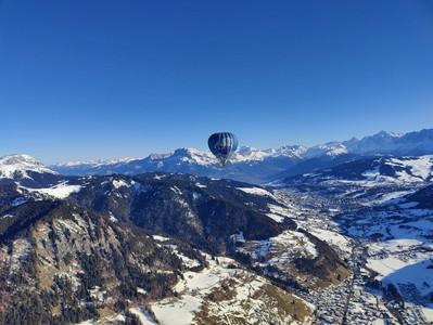 Ballon Alpes Montgolfière au-dessus de Mégève